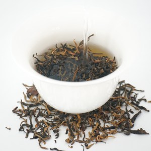 Organic Large Leaf Yunnan Black Tea Infusing Leaves